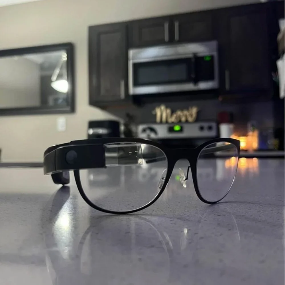 Google‎ Glass Explorer Edition Bundle +Yearbook